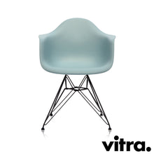 Load the image into the gallery viewer, Vitra Eames Plastic Armchair RE - DAR, Untergestell schwarz (outdoor tauglich) & weitere Farben