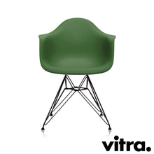 Load the image into the gallery viewer, Vitra Eames Plastic Armchair RE - DAR, Untergestell schwarz (outdoor tauglich) & weitere Farben