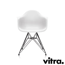Load the image into the gallery viewer, Vitra Eames Plastic Armchair RE - DAR, Untergestell schwarz (outdoor tauglich) & weitere Farben
