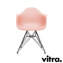 Load the image into the gallery viewer, Vitra Eames Plastic Armchair RE - DAR, Untergestell schwarz (outdoor tauglich) & weitere Farben