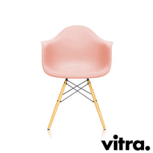 Carica l'immagine nel visualizzatore di Gallery, Vitra Eames Plastic Armchair RE DAW, Untergestell Ahorn, gelblich & weitere Farben