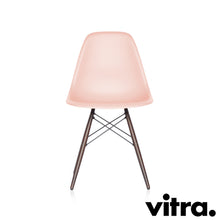 Carica l'immagine nel visualizzatore di Gallery, Vitra Eames Plastic Side Chair DSW, Untergestell Ahorn, dunkel & weitere Farben