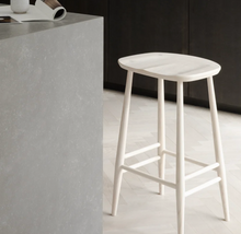 Load the image into the gallery viewer, L.Ercolani Barhocker im Windsor Stil - Modell Utility Bar Stool
