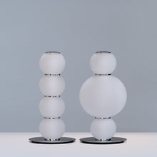 Carica l&#39;immagine nel visualizzatore di Gallery, Formagenda Pearls Table, Tischleuchte mit Glaskugeln
