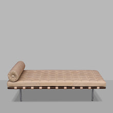 Charger l&#39;image dans la galerie, Knoll Barcelona Daybed Relax, Ludwig Mies van der Rohe 1929
