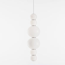 Charger l&#39;image dans la galerie, Formagenda Pearls Double Suspension - 67 cm, Pendelleuchte mit Glaskugeln

