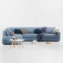 Carica l'immagine nel visualizzatore di Gallery, Prostoria Classic Sofa – Zeitloses Designer-Sofa in hochwertiger Verarbeitung
