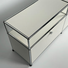 Charger l&#39;image dans la galerie, USM Haller Regal, mit 2 Klappen und offenem Fach B1523 x H565mm x T373mm - 14 Farben
