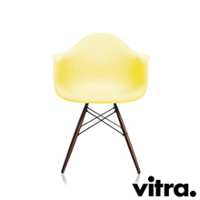 Charger l&#39;image dans la galerie, Vitra Eames Plastic Armchair RE - DAW, Untergestell Ahorn, dunkel &amp; weitere Farben
