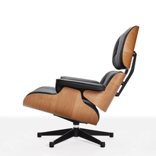 Carica l&#39;immagine nel visualizzatore di Gallery, Vitra Lounge Chair (neue Maße) Leder Premium F, schwarz

