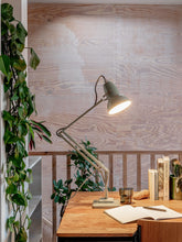 Charger l'image dans la galerie, Anglepoise Original 1227 Tischleuchte – Designklassiker mit ikonischer Funktionalität
