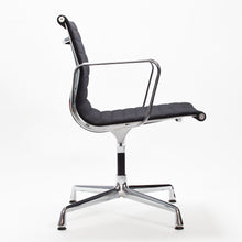 Load the image into the gallery viewer, vitra Eames EA108 Aluminium Chair - drehbarer Bürostuhl mit Armlehnen
