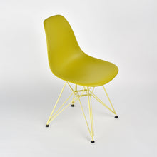 Load the image into the gallery viewer, Vitra – Eames Plastic Side Chair DSR, base white &amp; other colors
