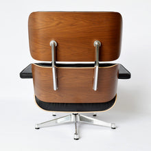 Lade das Bild in den Galerie-Viewer, Vitra Lounge Chair &amp; Ottoman (XL / Neue Maße) - Nussbaum schwarz pigmentiert, Leder Premium F Nero, poliert
