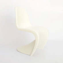 Carica l&#39;immagine nel visualizzatore di Gallery, vitra Panton Chair &amp; weitere Farben (neue Höhe)
