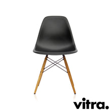Lade das Bild in den Galerie-Viewer, Vitra – Eames Plastic Side Chair DSW, Untergestell Esche, honigfarben &amp; weitere Farben
