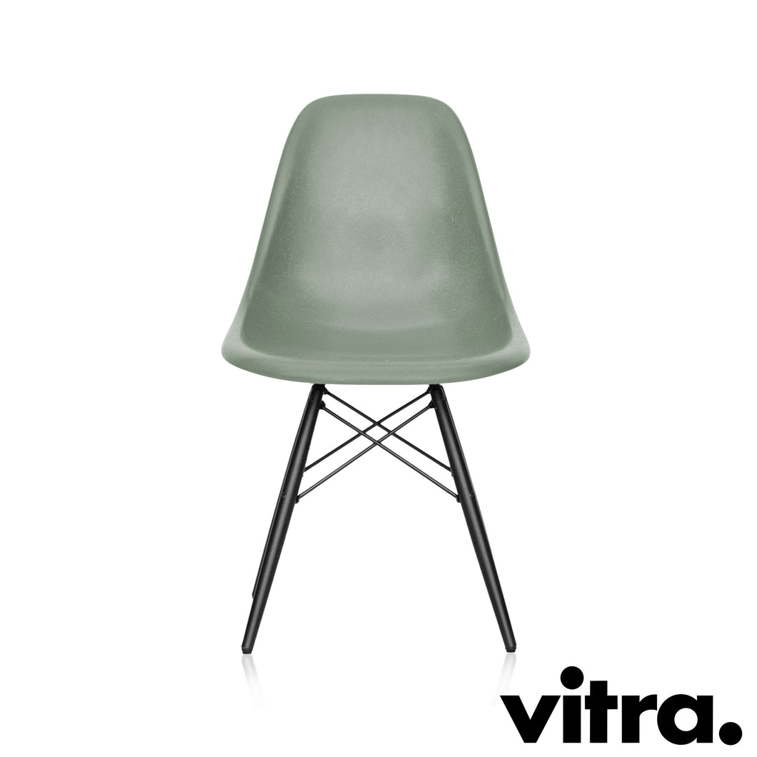 Vitra Eames Fiberglass Side Chair DSW, Untergestell Ahorn, schwarz & weitere Farben