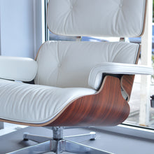 Charger l&#39;image dans la galerie, Vitra Eames Lounge Chair &amp; Ottoman, poliert, Santos Palisander, Leder Premium F Snow (XL / Neue Maße)
